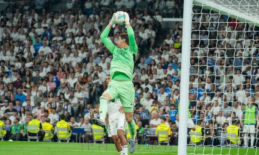 库尔图瓦遭遇重伤后 纳瓦斯曾自荐能回到皇马效力 库尔图瓦遭遇重伤后 纳瓦斯曾自荐能回到皇马效力